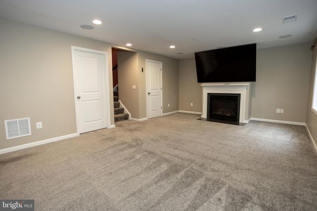2425 MORGANS POINT DR, Dumfries, VA 22026