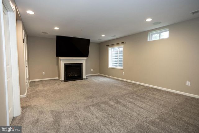2425 MORGANS POINT DR, Dumfries, VA 22026
