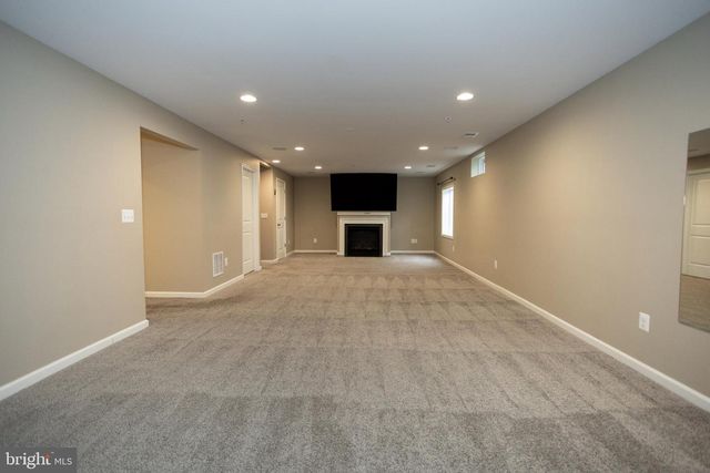 2425 MORGANS POINT DR, Dumfries, VA 22026