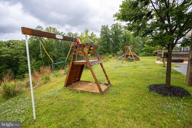 2425 MORGANS POINT DR, Dumfries, VA 22026