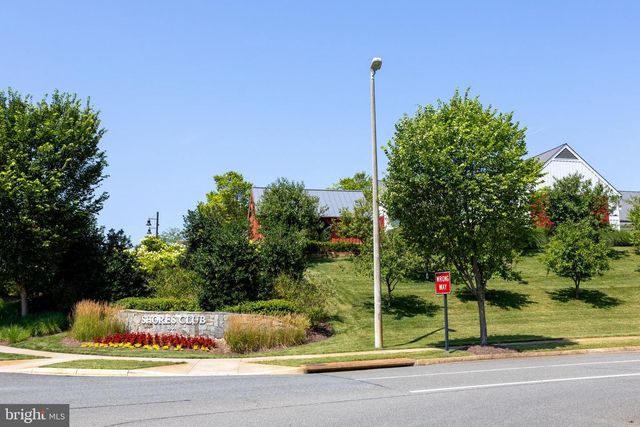 2425 MORGANS POINT DR, Dumfries, VA 22026