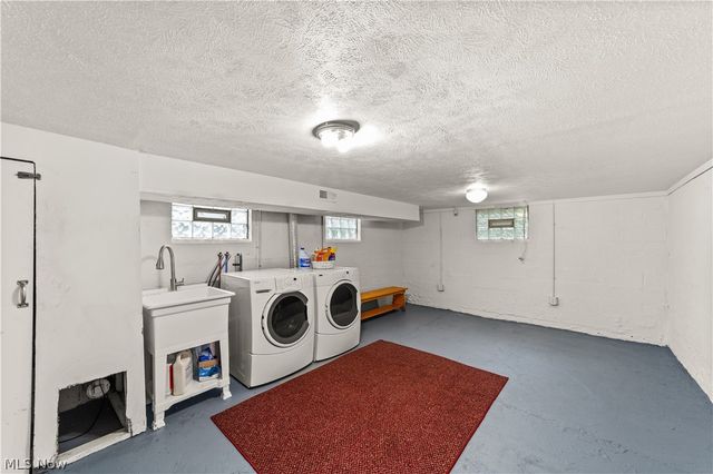 4721 Maple Street, Willoughby, OH 44094