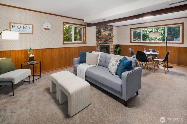 19514 35th Avenue NE, Lake Forest Park, WA 98155
