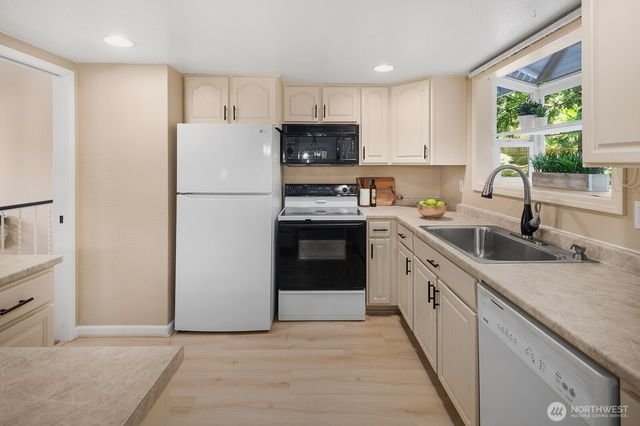 19514 35th Avenue NE, Lake Forest Park, WA 98155