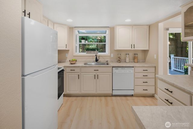 19514 35th Avenue NE, Lake Forest Park, WA 98155