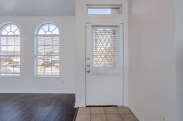 1129 Roundhouse Drive, Saginaw, TX 76131