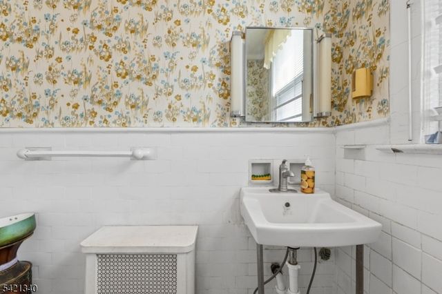 53 Sunnyside Ter, East Orange City, NJ 07018