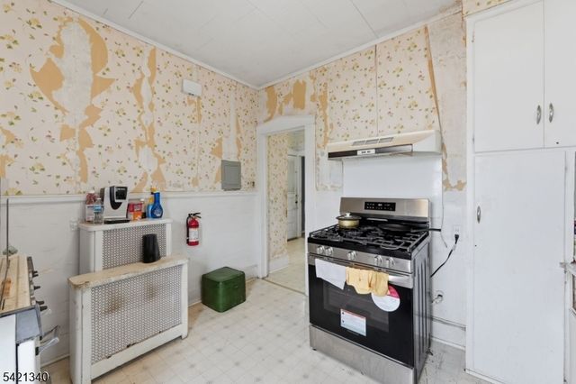 53 Sunnyside Ter, East Orange City, NJ 07018