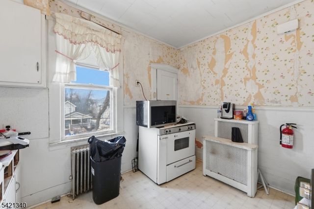 53 Sunnyside Ter, East Orange City, NJ 07018