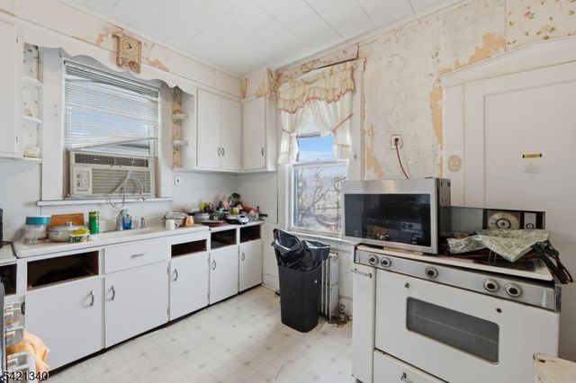 53 Sunnyside Ter, East Orange City, NJ 07018