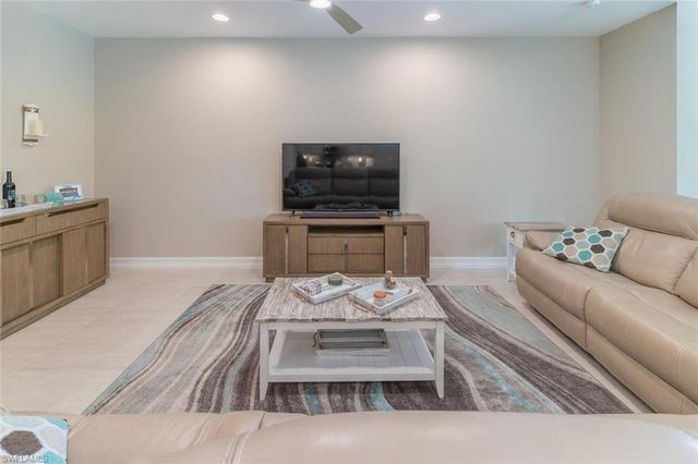 16366 BARCLAY CT, Naples, FL 34110