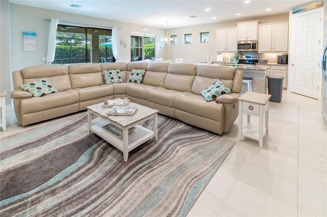 16366 BARCLAY CT, Naples, FL 34110