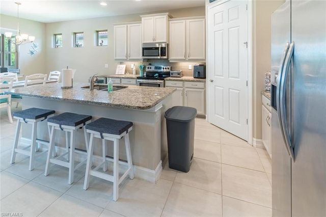 16366 BARCLAY CT, Naples, FL 34110