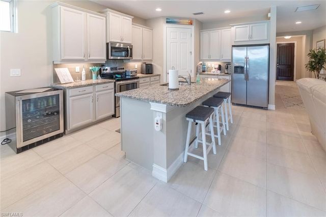 16366 BARCLAY CT, Naples, FL 34110