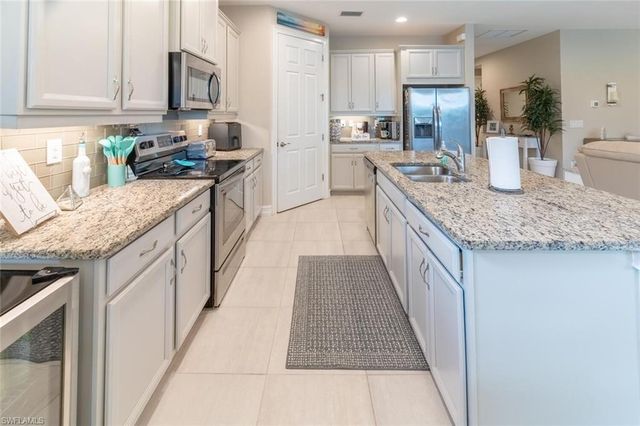 16366 BARCLAY CT, Naples, FL 34110