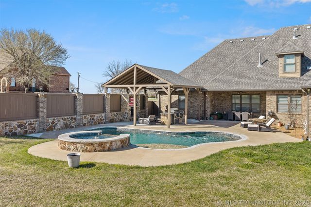 1451 Gateway Road, Ardmore, OK 73401
