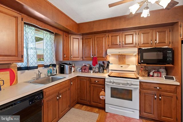 334 ERNST RD, Reading, PA 19601