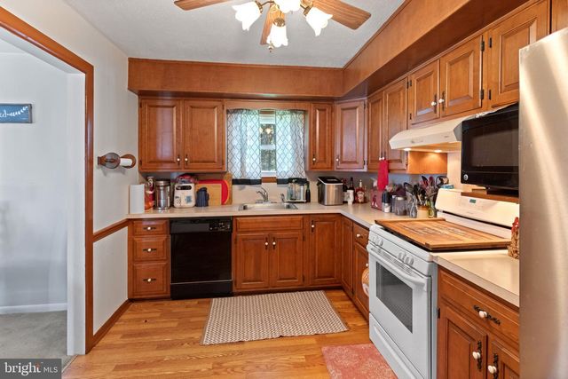 334 ERNST RD, Reading, PA 19601