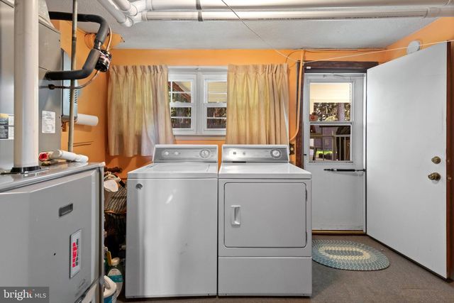 334 ERNST RD, Reading, PA 19601