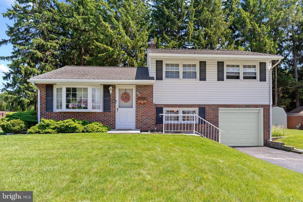 334 ERNST RD, Reading, PA 19601