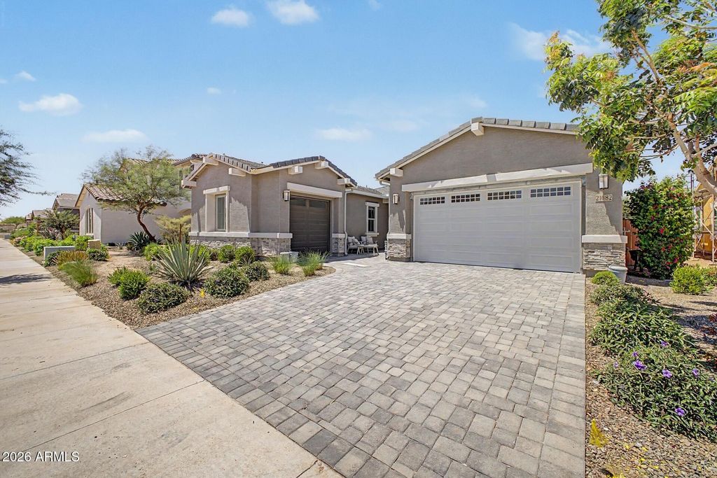 Image 2 of property listing at 21682 E LORDS Way, Queen Creek, AZ 85142