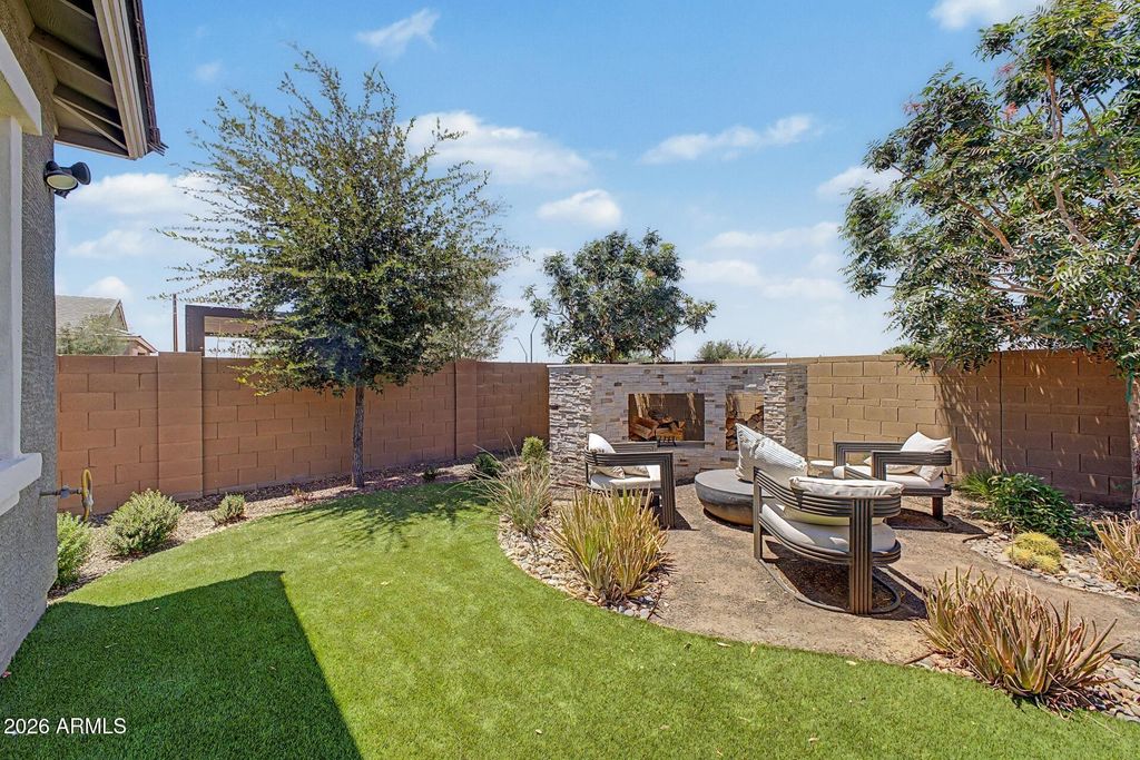 Image 40 of property listing at 21682 E LORDS Way, Queen Creek, AZ 85142