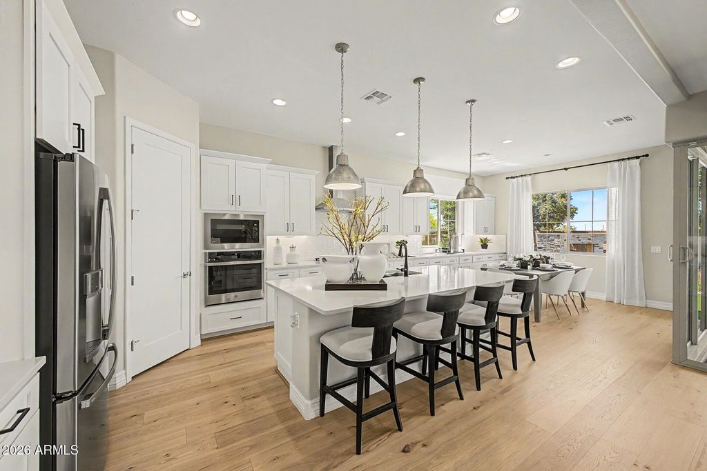 Image 7 of property listing at 21682 E LORDS Way, Queen Creek, AZ 85142