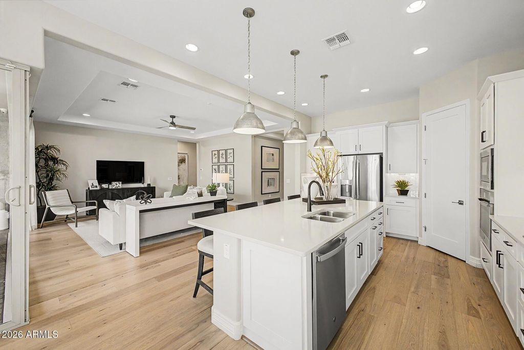 Image 9 of property listing at 21682 E LORDS Way, Queen Creek, AZ 85142