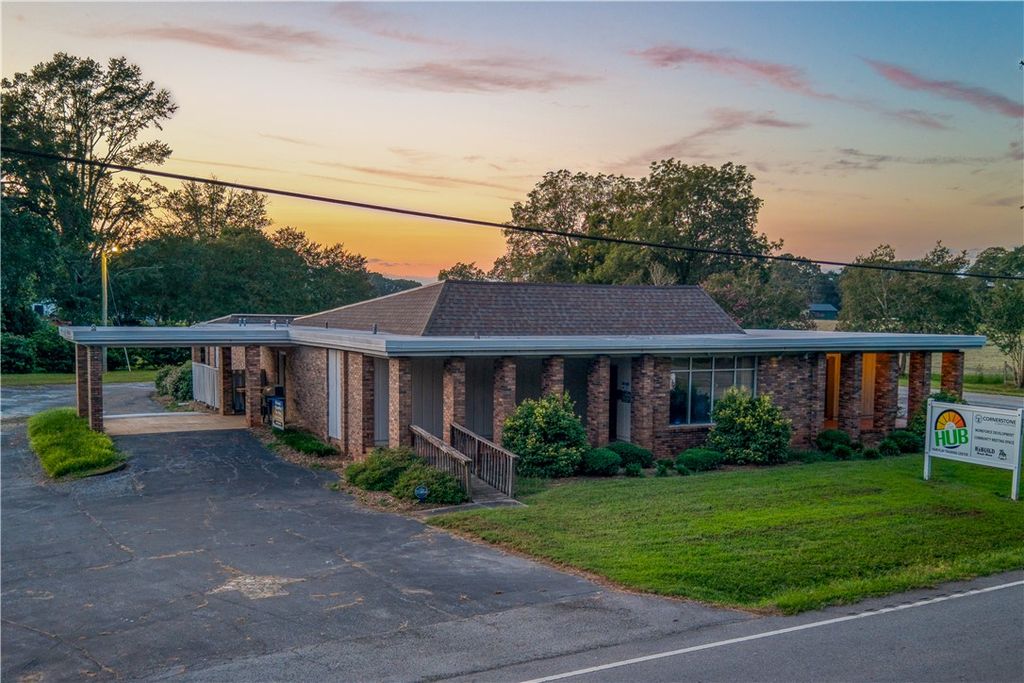 111 W. Pine Grove Road, Fair Play, SC 29643