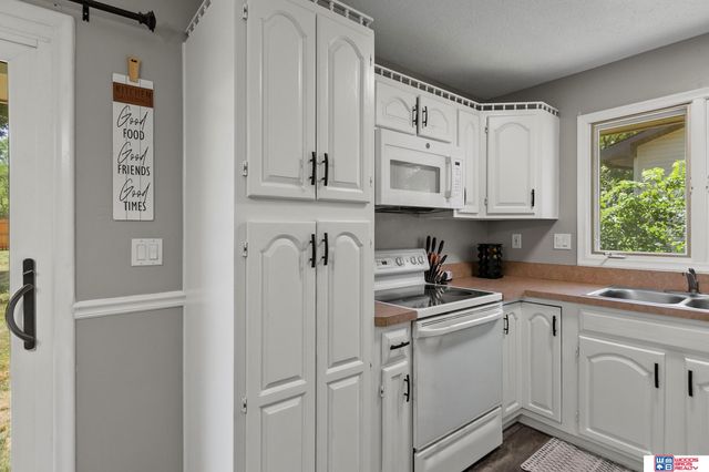 5218 S 39th Street, Lincoln, NE 68516