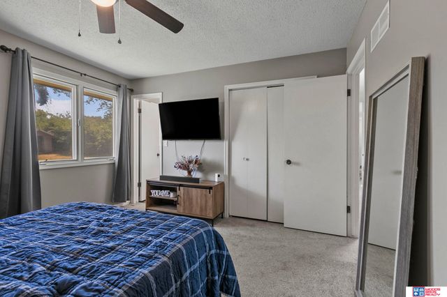 5218 S 39th Street, Lincoln, NE 68516