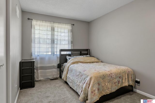5218 S 39th Street, Lincoln, NE 68516