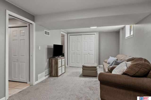 5218 S 39th Street, Lincoln, NE 68516