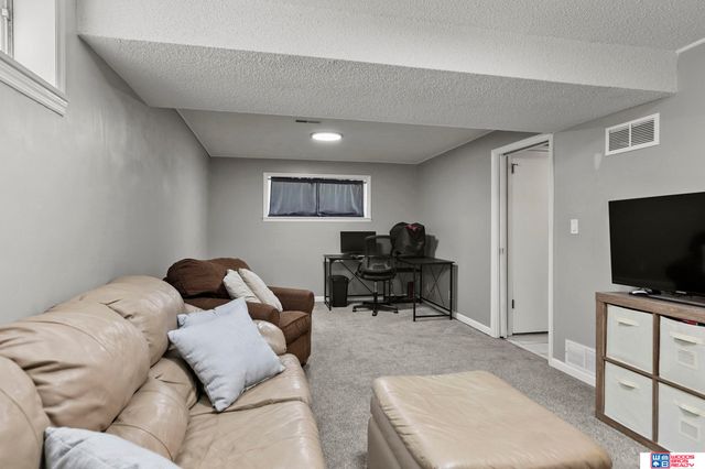5218 S 39th Street, Lincoln, NE 68516