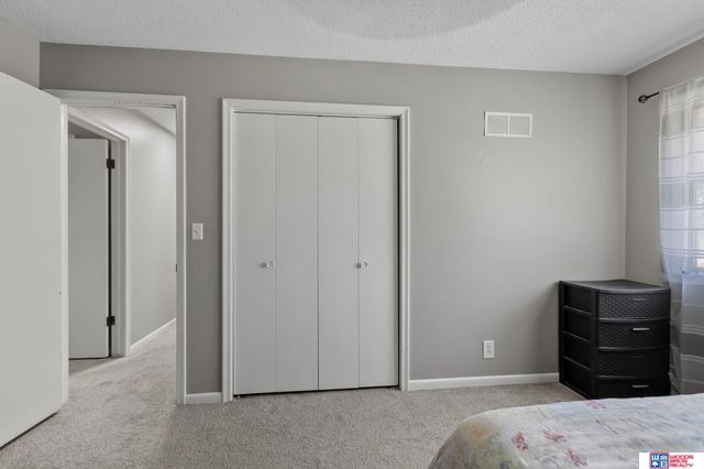 5218 S 39th Street, Lincoln, NE 68516