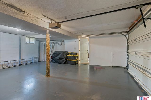5218 S 39th Street, Lincoln, NE 68516