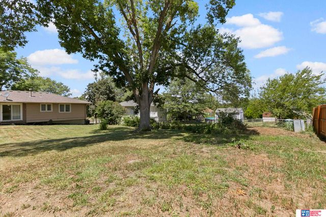 5218 S 39th Street, Lincoln, NE 68516