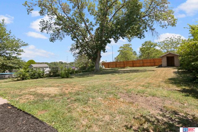 5218 S 39th Street, Lincoln, NE 68516
