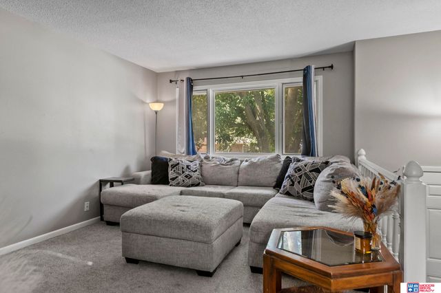 5218 S 39th Street, Lincoln, NE 68516