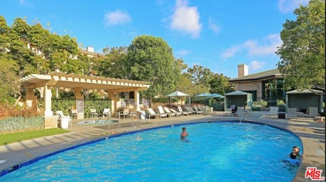 6020 Seabluff Drive 423, Los Angeles, CA 90094