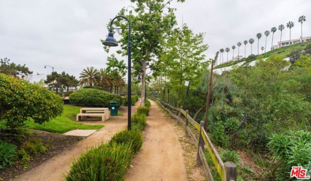 6020 Seabluff Drive 423, Los Angeles, CA 90094