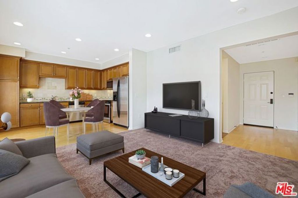 6020 Seabluff Drive 423, Los Angeles, CA 90094