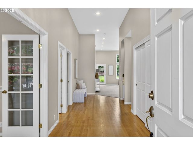 4086 Nw GLENEAGLES Pl, Portland, OR 97229