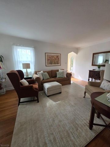 34 Southern Dr, Fair Lawn Boro, NJ 07410