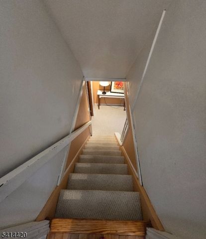 34 Southern Dr, Fair Lawn Boro, NJ 07410