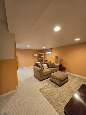 34 Southern Dr, Fair Lawn Boro, NJ 07410