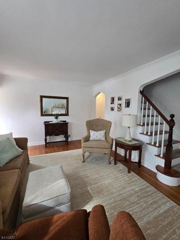 34 Southern Dr, Fair Lawn Boro, NJ 07410