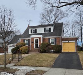 34 Southern Dr, Fair Lawn Boro, NJ 07410
