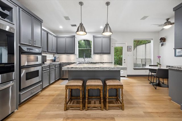 6406 Rodrigo Street B, Houston, TX 77007