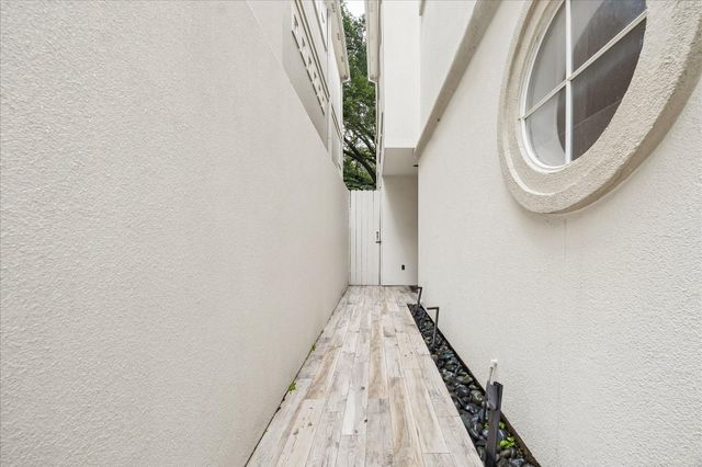 6406 Rodrigo Street B, Houston, TX 77007